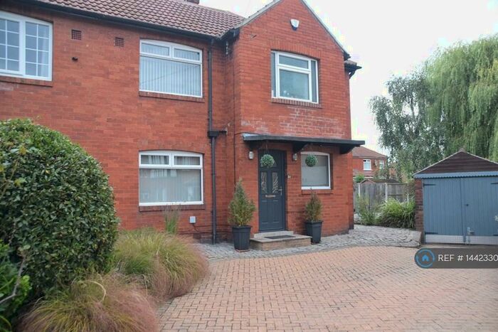 3 Bedroom Semi-Detached House To Rent In Regina Drive, Leeds, LS7