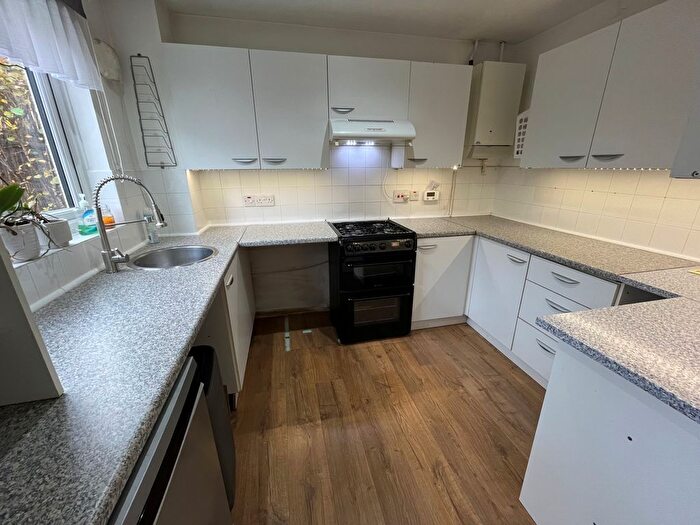 3 Bedroom End Terrace House To Rent In Cerne Close, Southampton, SO18