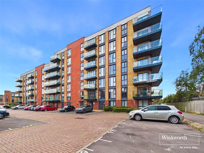 2 Bedroom Flat For Sale In Oscar Wilde Road, Reading, Berkshire, RG1