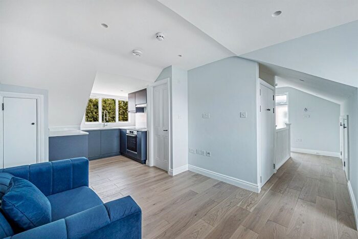 1 Bedroom Flat To Rent In Uxbridge Road, London, W3