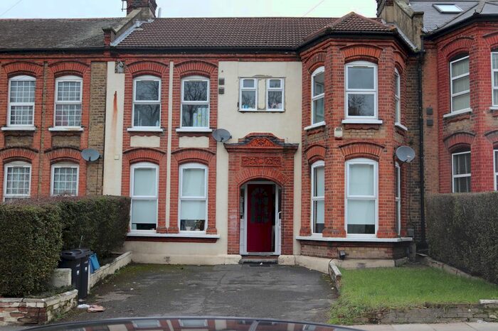2 Bedroom Flat To Rent In York Road, Ilford, Essex, IG1