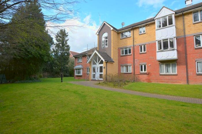 2 Bedroom Flat To Rent In Uxbridge Road, Hatch End, Pinner, HA5