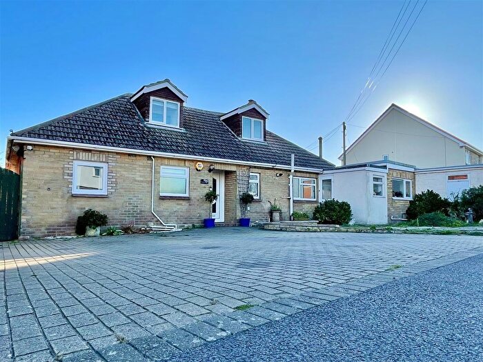 5 Bedroom Detached Bungalow For Sale In South Road, Weymouth, DT4