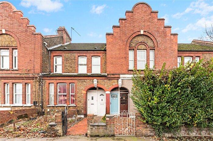 2 Bedroom Flat For Sale In Lea Bridge Road, Leyton, London, E10