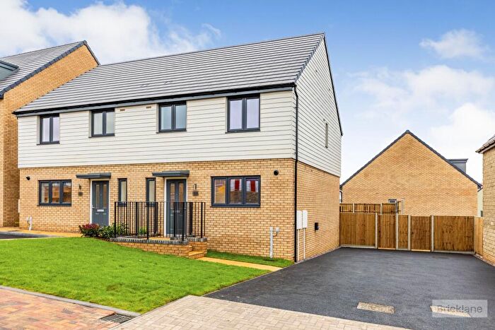 3 Bedroom House To Rent In Gedrite Close, Wellingborough, NN8