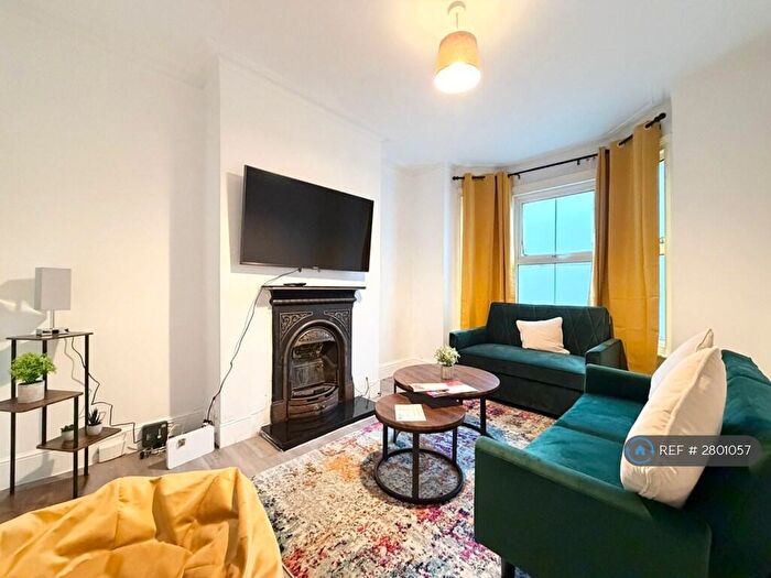 3 Bedroom Terraced House To Rent In Curzon Street, Reading, RG30