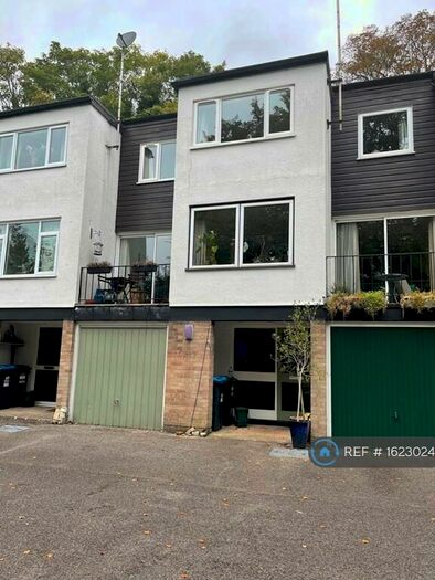 3 Bedroom Terraced House To Rent In Beechwood, Caterham, CR3