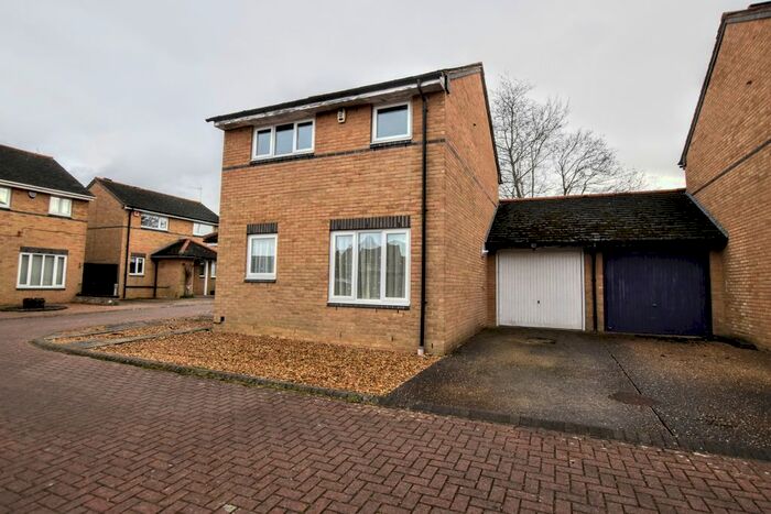 3 Bedroom Link Detached House To Rent In Greenhill Close, Loughton, Milton Keynes, MK5