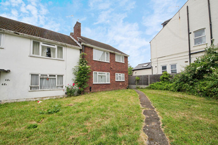 2 Bedroom Flat To Rent In Gordon Hill, EN2