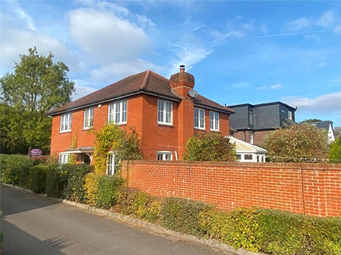 4 Bedroom House For Sale In Oakdene Place, Peasmarsh, Guildford, Surrey, GU3