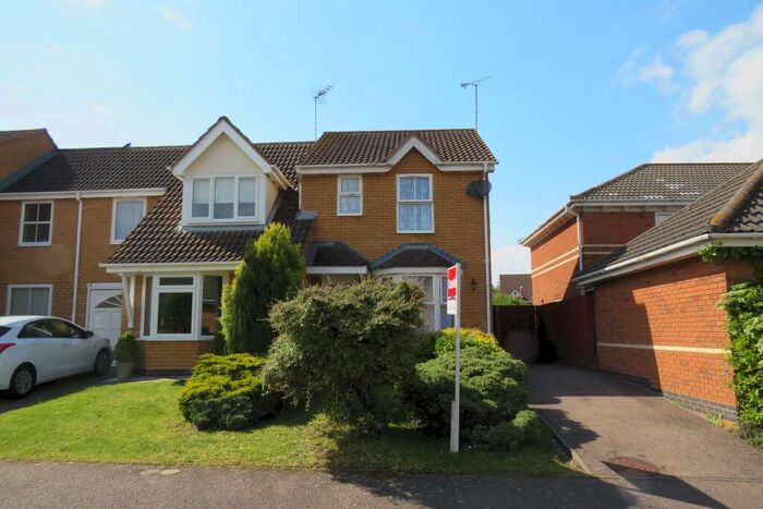 2 Bedroom End Of Terrace House To Rent In Moorhen Way, Buckingham, MK18