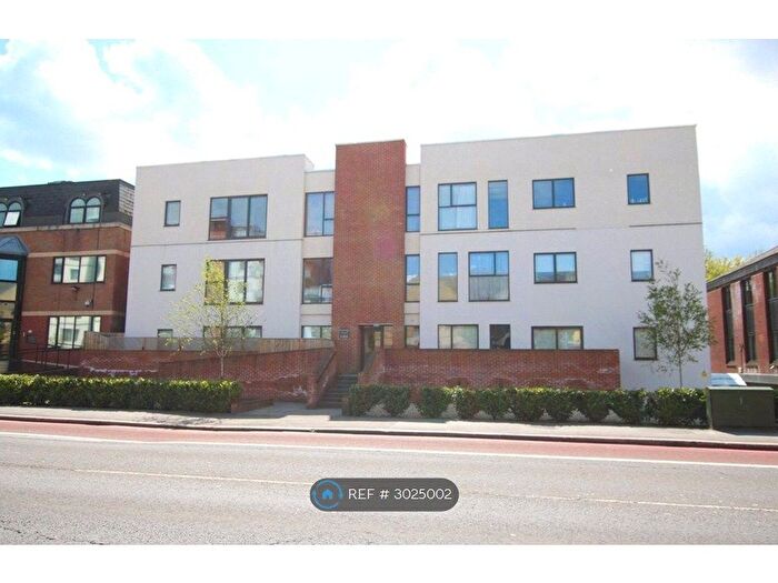 2 Bedroom Flat To Rent In Sovereign Court, Reading, RG1