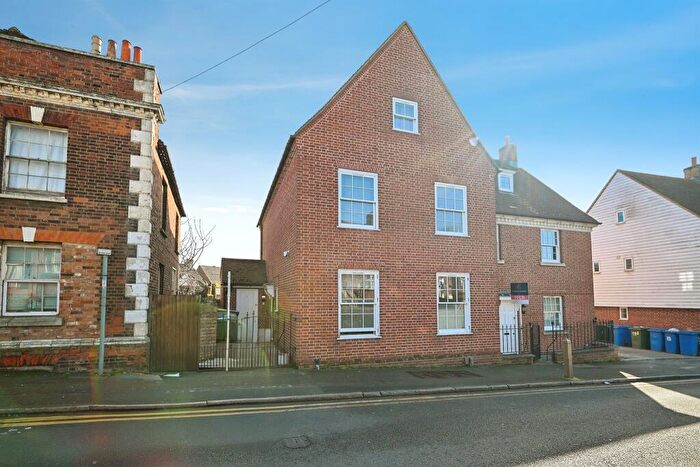 2 Bedroom Flat For Sale In Crown Road, Sittingbourne, ME10