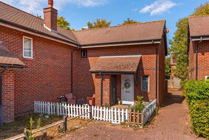 3 Bedroom House For Sale In Eriskay Court, Worthing, BN13