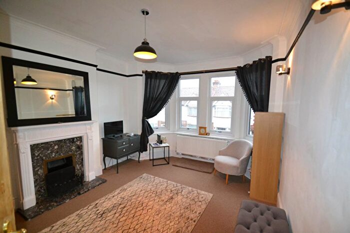 2 Bedroom Flat To Rent In Drayton Bridge Road, London, W7