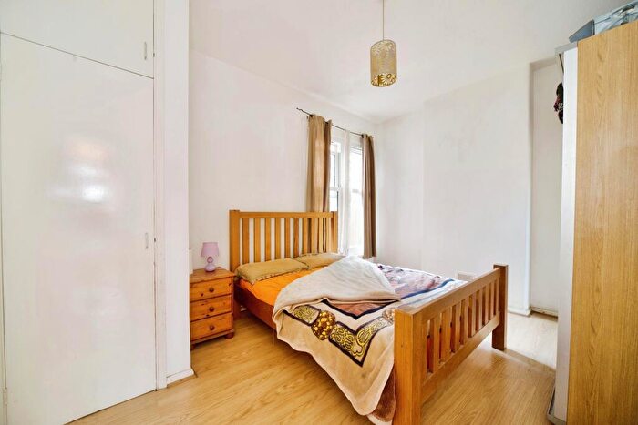 1 Bedroom Flat For Sale In Gladstone Avenue, London, N22