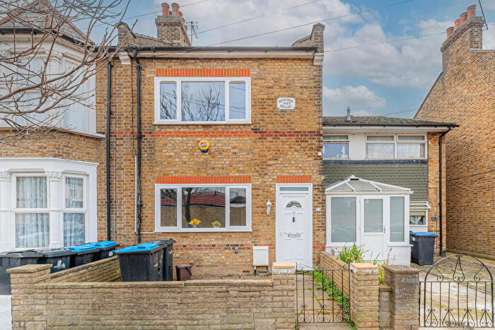 3 Bedroom House For Sale In Beaconsfield Road, Enfield, EN3