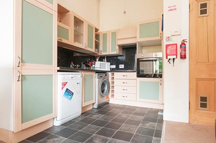 3 Bedroom Flat To Rent In L – Oxford Street, Edinburgh, EH8