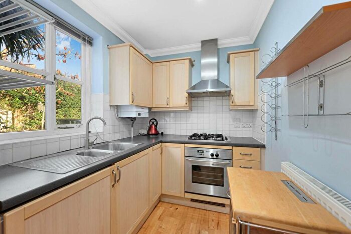 2 Bedroom End Of Terrace House To Rent In Carlyle Mews, Stepney, London, E1