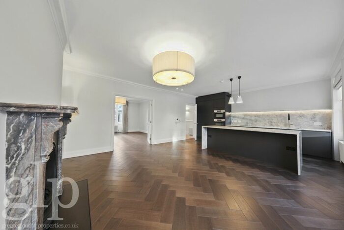 2 Bedroom Flat To Rent In Gower Street, London, Greater London, WC1E