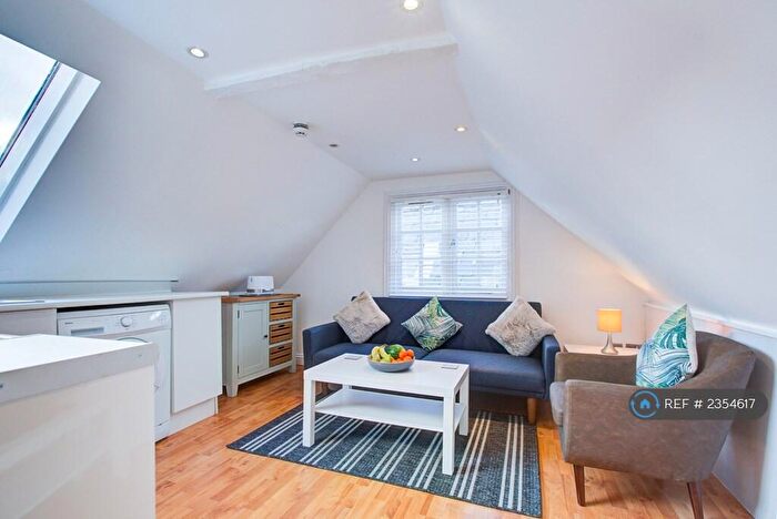 1 Bedroom Flat To Rent In High Street, Brentwood, CM14