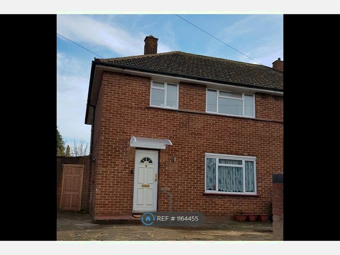 3 Bedroom Semi-Detached House To Rent In Uvedale Crescent, New Addington, Croydon CR0