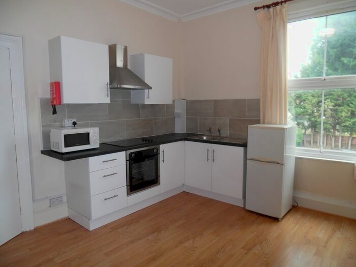 Studio To Rent In Manor Road, Twickenham, TW2