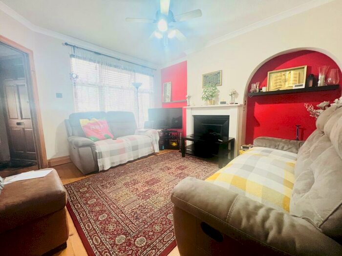 2 Bedroom Terraced House To Rent In Marden Crescent, CR0