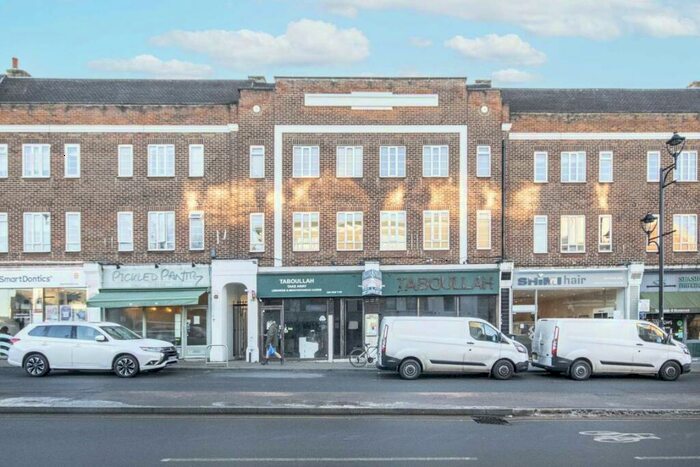 2 Bedroom Flat To Rent In Central Parade, Surbiton, KT6