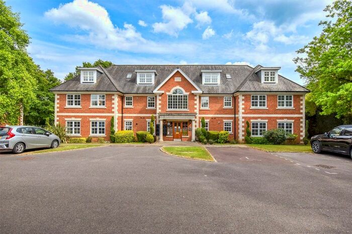 2 Bedroom Flat To Rent In Robin Hill, Maidenhead, Berkshire, SL6