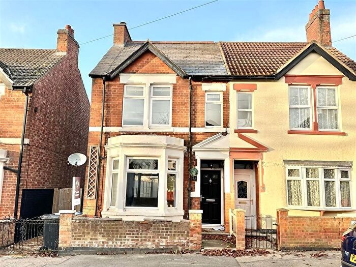 4 Bedroom Semi Detached House For Sale In Kingsley Avenue, Kettering, NN16