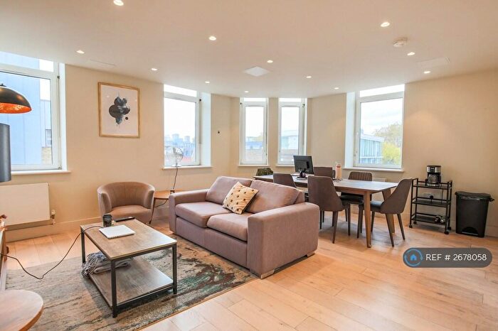 3 Bedroom Flat To Rent In Tower View House, London, E2
