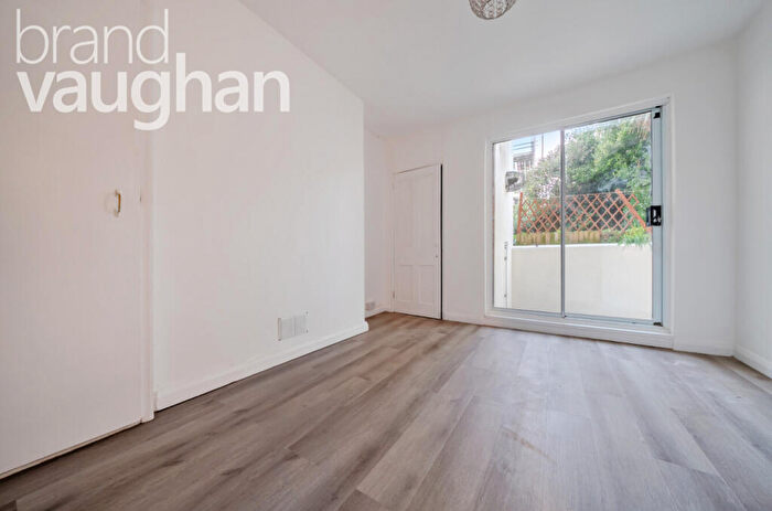 2 Bedroom Flat To Rent In Lansdowne Street, Hove, East Sussex, BN3