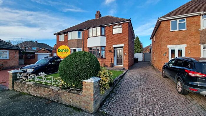 3 Bedroom Semi-Detached House For Sale In Kenway, Hollywood, B47