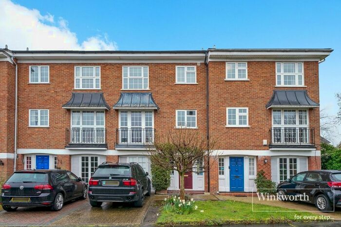 4 Bedroom Terraced House To Rent In Springpark Drive, Beckenham, BR3