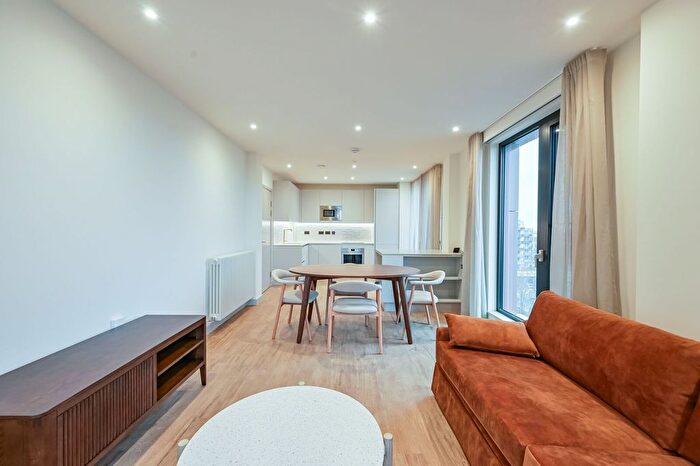 2 Bedroom Flat To Rent In Walthamstow Central, Walthamstow, E17