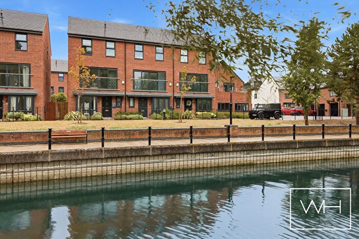 4 Bedroom Town House For Sale In Sparrow Close, Lakeside, DN4