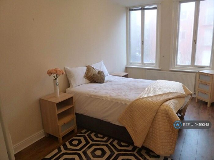 2 Bedroom Flat To Rent In Bromley High Street, London, E3