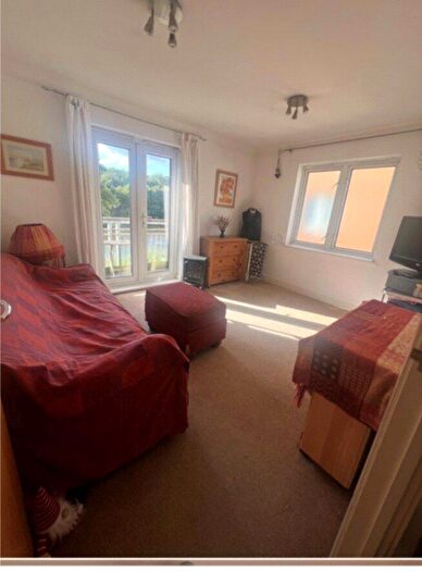 2 Bedroom Flat For Sale In Grangemoor Court, Cardiff, CF11