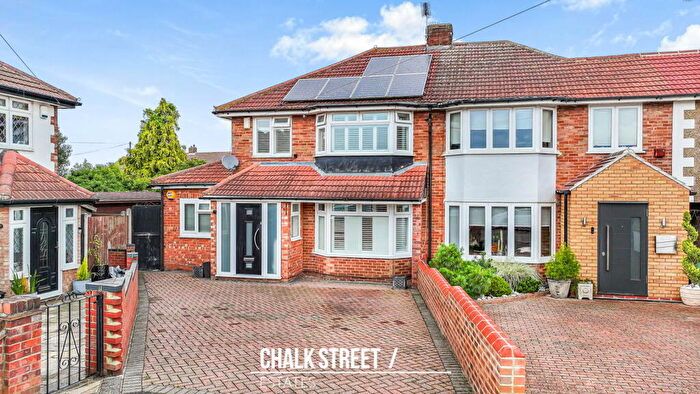3 Bedroom End Of Terrace House For Sale In Ryder Gardens, Rainham, RM13