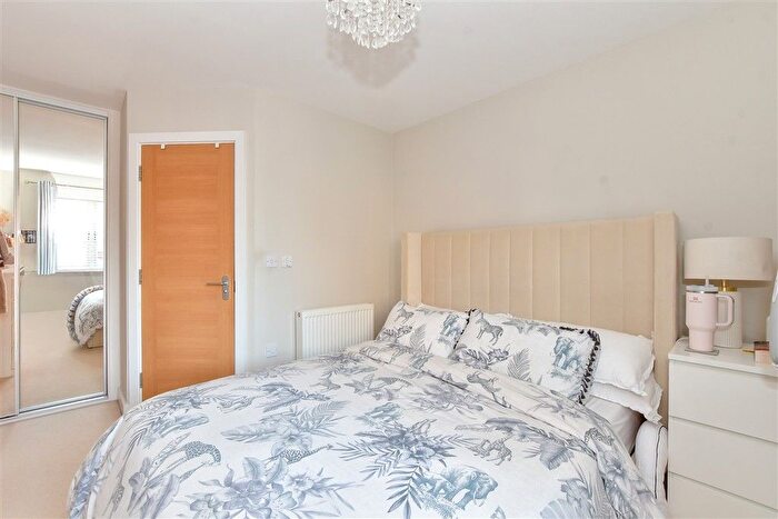 2 Bedroom Flat For Sale In Horndean, Waterlooville, Hampshire, PO8