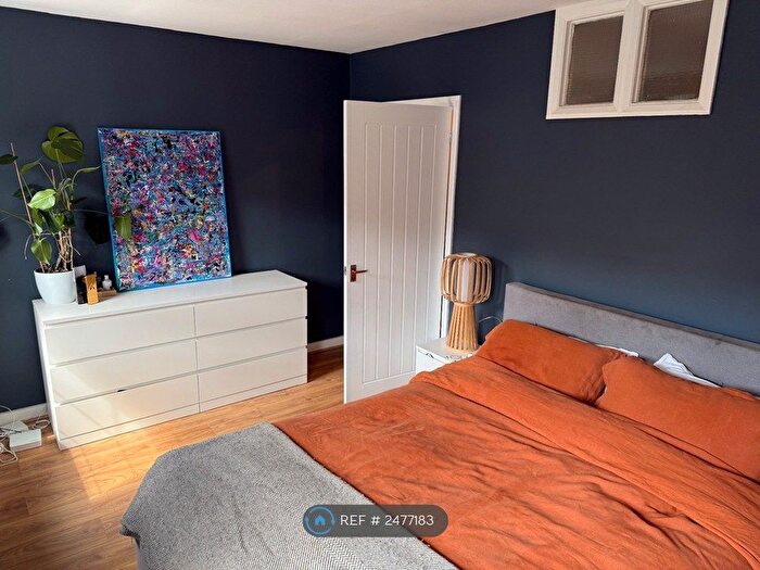 1 Bedroom Flat To Rent In Tabard Street, London, SE1