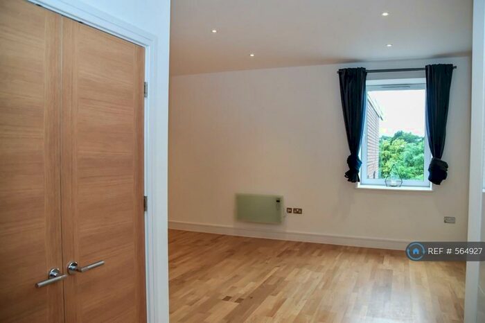 1 Bedroom Flat To Rent In Bartley Way, Hook, RG27