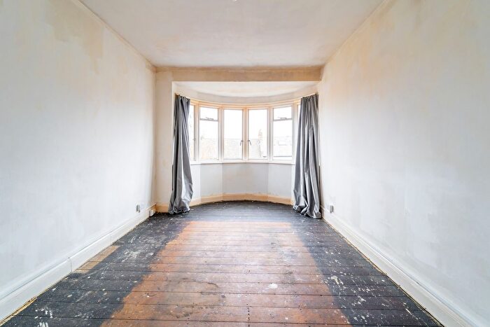 1 Bedroom Flat For Sale In Mount View Road, Stroud Green, N4