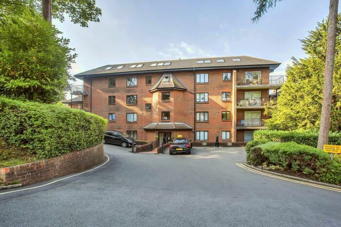 2 Bedroom Apartment To Rent In Bedroom First Floor Apartment In Warlingham, CR6