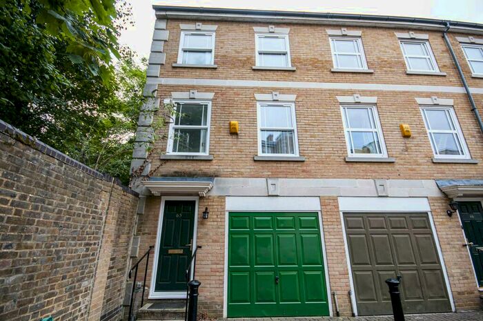 Studio To Rent In Room Clarence Mews Surrey Quays Rotherhithe London, SE16