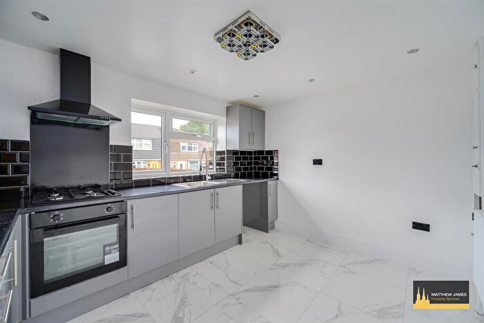 3 Bedroom Semi-Detached House For Sale In Shaftesbury Avenue, Keresley End, Coventry * Vacant / No Upward Chain On A Corner Plot *, CV7