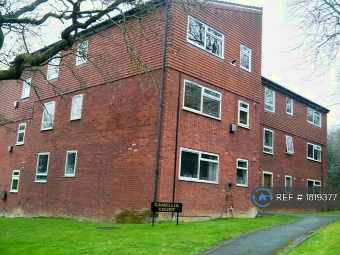 2 Bedroom Flat To Rent In Bridle Path, Woodford Green, IG8