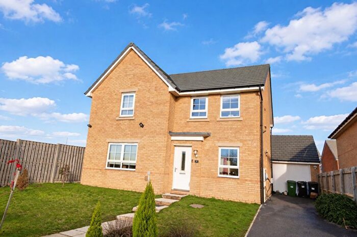 4 Bedroom Detached House For Sale In Bradfield Avenue, Leeds, LS27