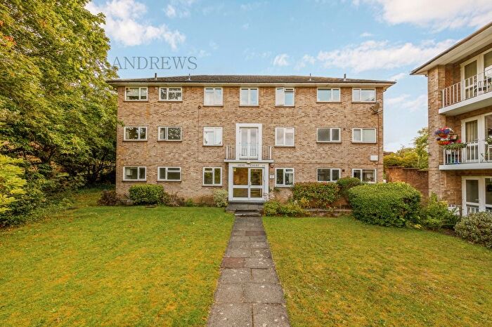 2 Bedroom Flat For Sale In Dene Court, Mount Avenue, Ealing, W5